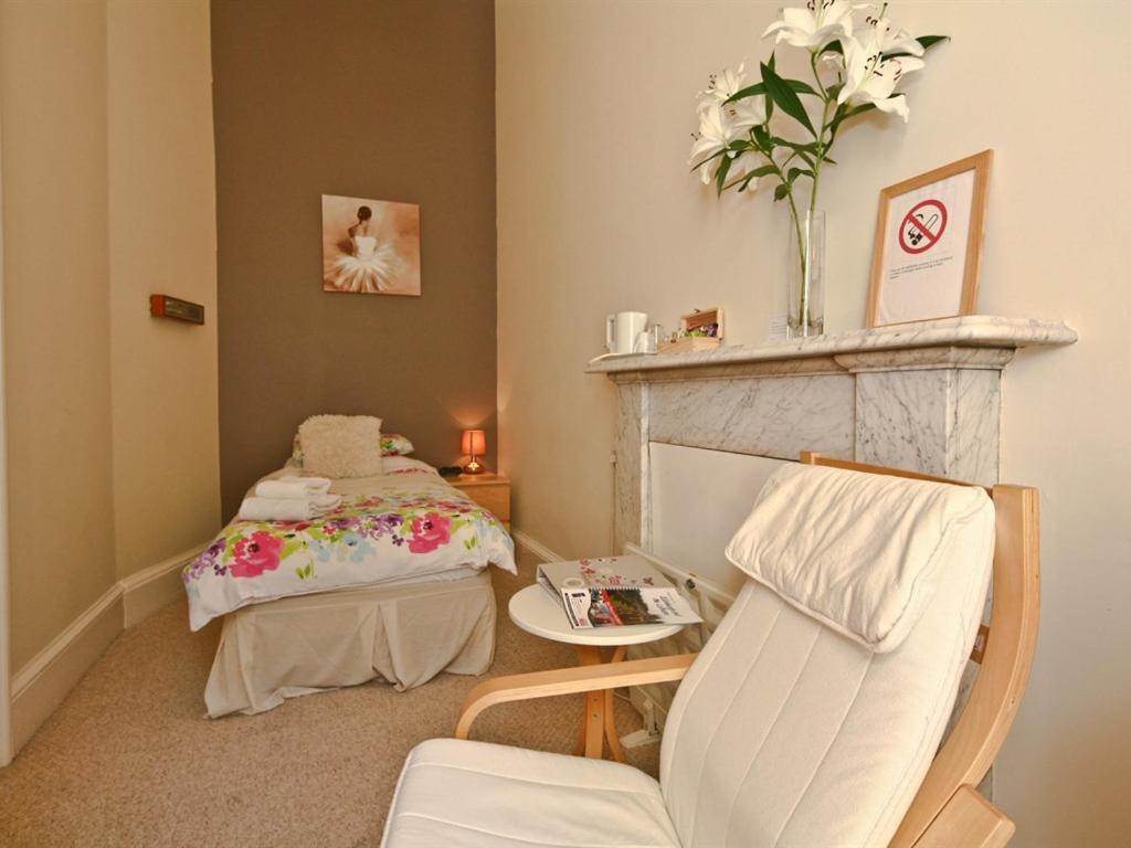 Halcyon House Hotel EDI Room photo